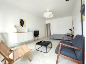 Cocon traversant deux balcons proche centre
